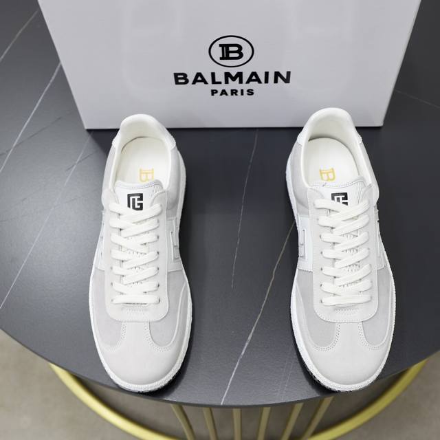 实价 Balmain巴尔曼b-Skate运动鞋 B-Skate 多材质拼接撞色运动鞋 ，鞋面饰有黑色鞋带，皮革拼接鞋舌点缀 Balmain 徽标， Tpu 鞋底